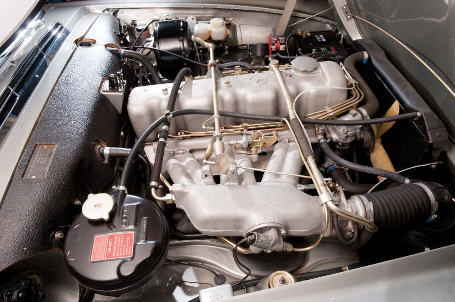  Mercedes-Benz 230 SL 1964 года  (фото 11 из 12)